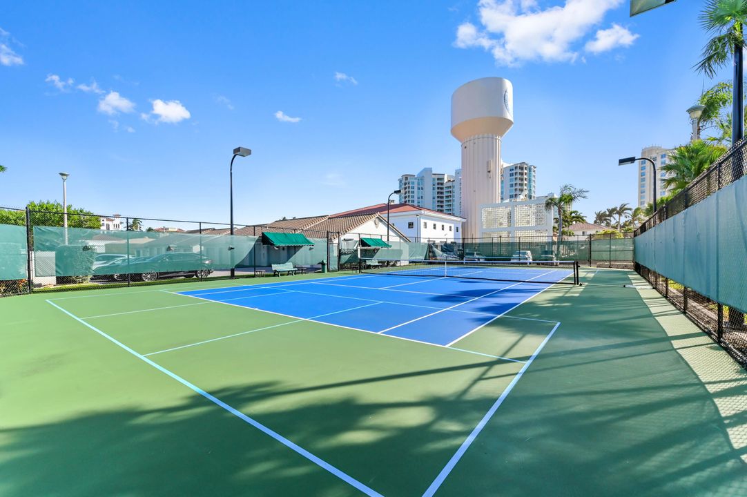 В аренду: $4,700 (2 спален, 2 ванн, 1400 Квадратных фут)