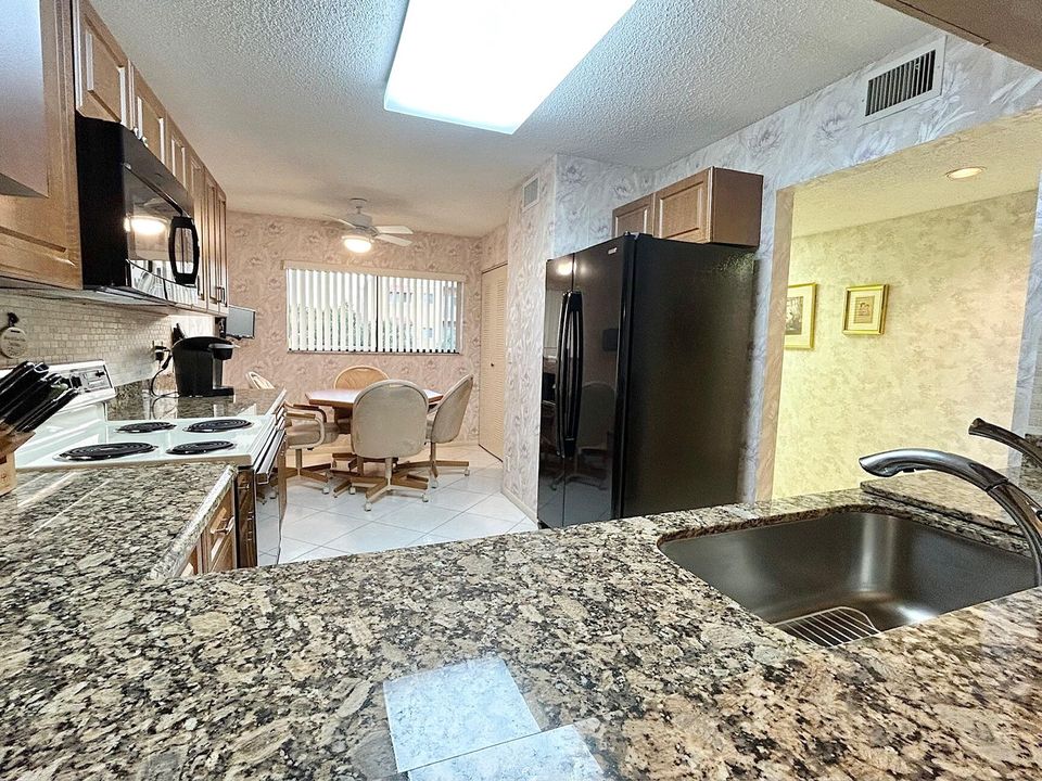 В аренду: $2,200 (2 спален, 2 ванн, 1330 Квадратных фут)