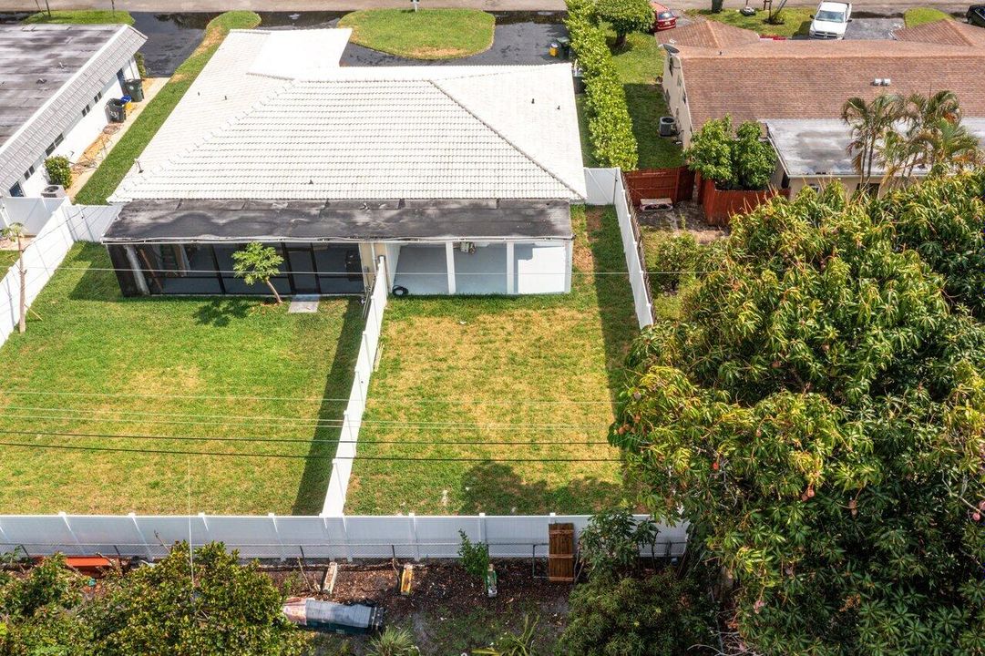 出租: $2,950 (2 贝兹, 1 浴室, 925 平方英尺)