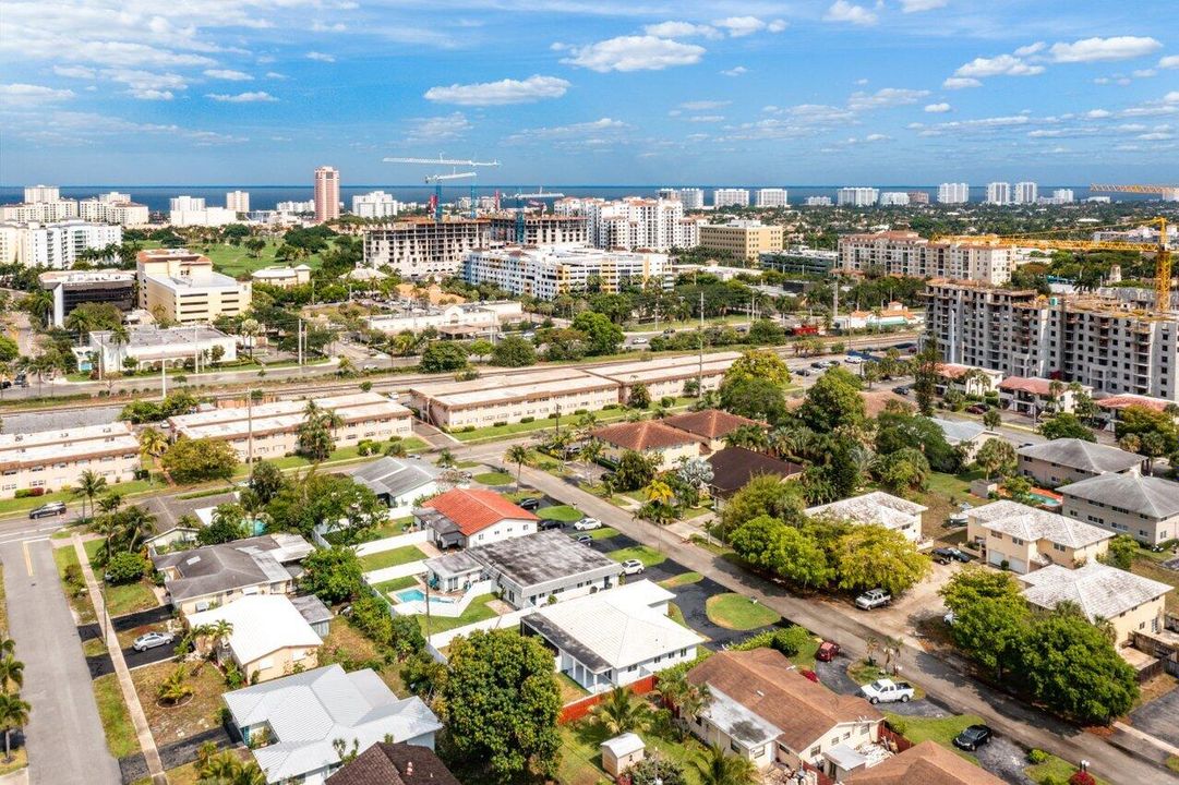 出租: $2,950 (2 贝兹, 1 浴室, 925 平方英尺)