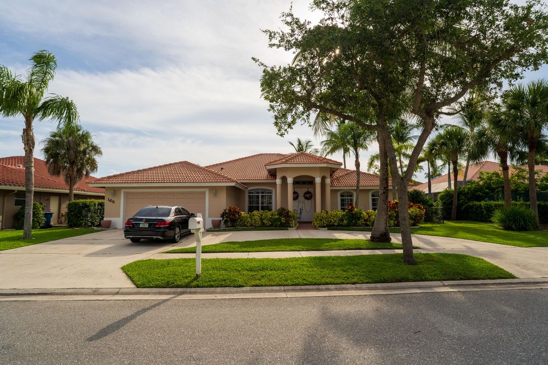 For Sale: $665,000 (4 beds, 3 baths, 2722 Square Feet)