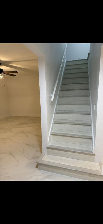 For Rent: $2,500 (2 beds, 1 baths, 986 Square Feet)