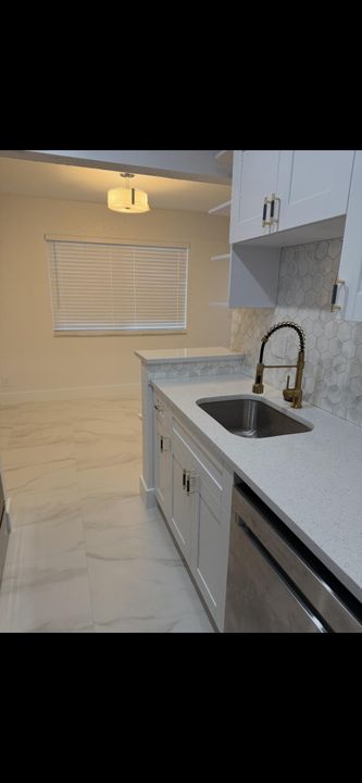 For Rent: $2,500 (2 beds, 1 baths, 986 Square Feet)