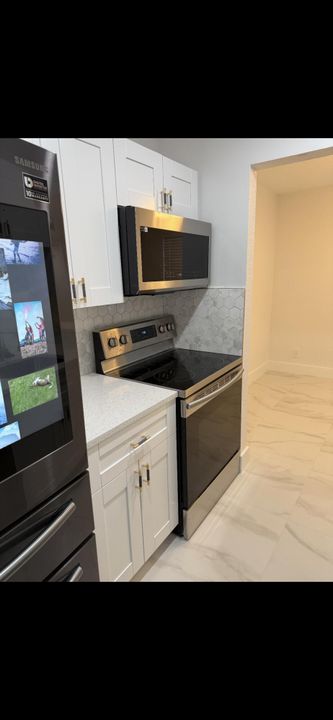 For Rent: $2,500 (2 beds, 1 baths, 986 Square Feet)