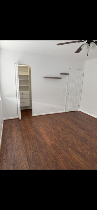 For Rent: $2,500 (2 beds, 1 baths, 986 Square Feet)