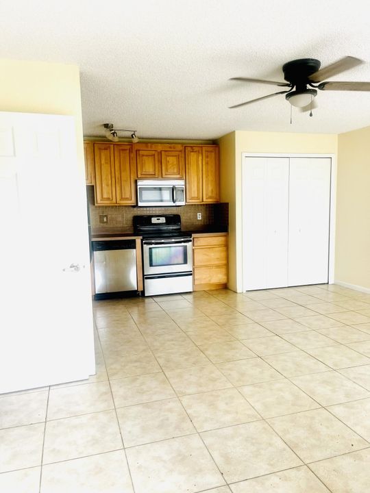 For Rent: $1,650 (1 beds, 1 baths, 627 Square Feet)