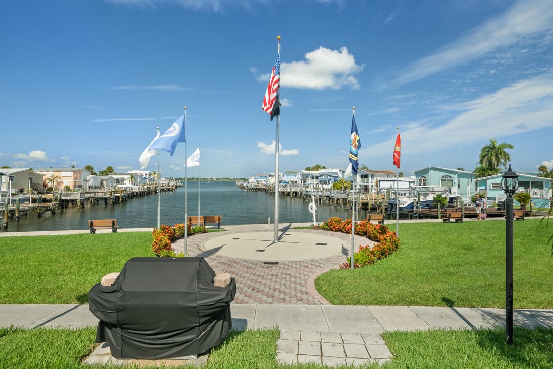 For Sale: $375,000 (1 beds, 1 baths, 800 Square Feet)