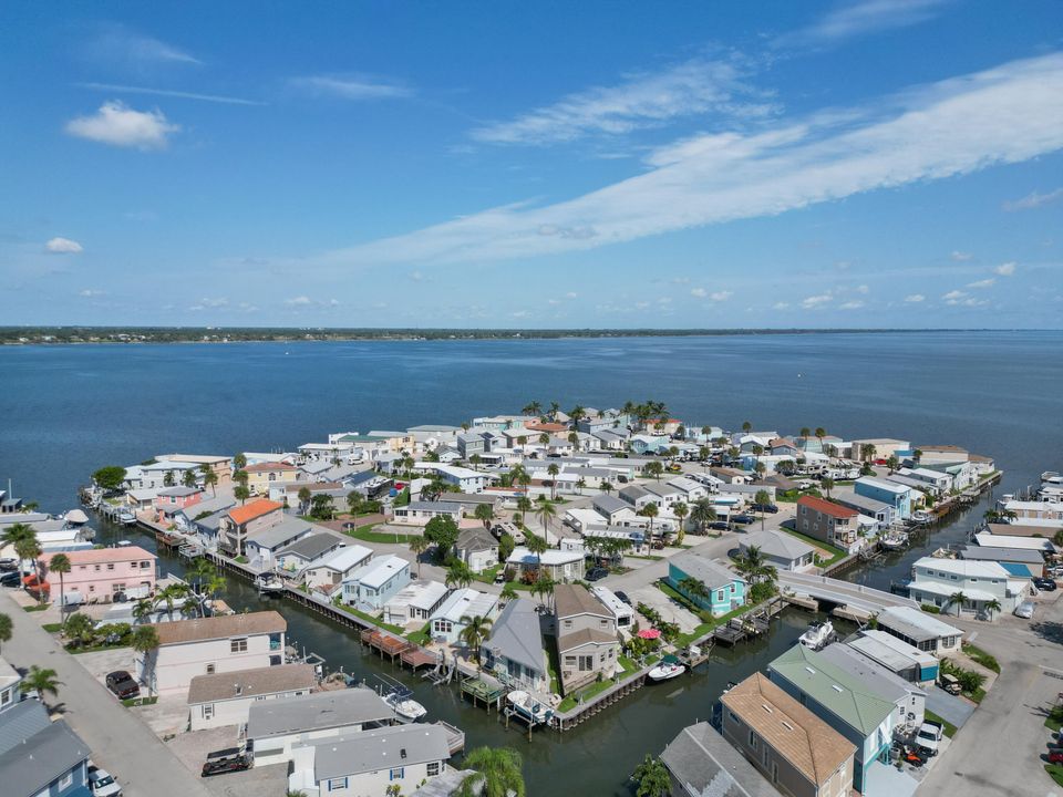 For Sale: $375,000 (1 beds, 1 baths, 800 Square Feet)