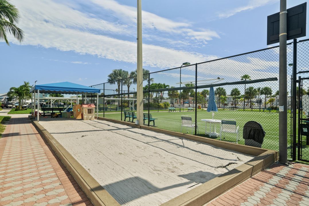 For Sale: $375,000 (1 beds, 1 baths, 800 Square Feet)