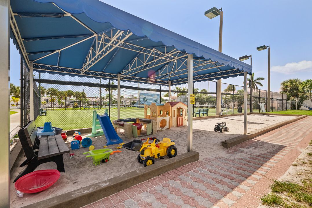 For Sale: $375,000 (1 beds, 1 baths, 800 Square Feet)