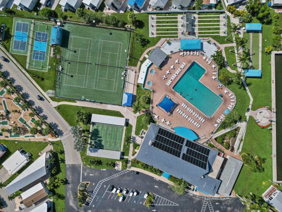 For Sale: $375,000 (1 beds, 1 baths, 800 Square Feet)