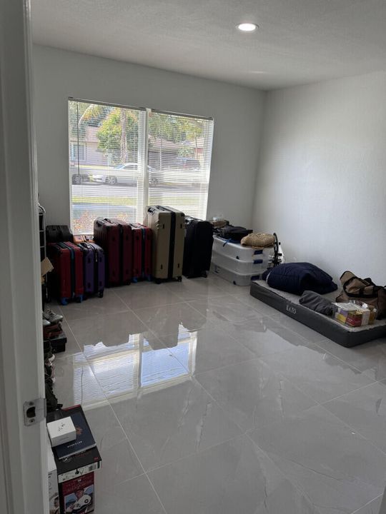 For Sale: $685,000 (4 beds, 3 baths, 1953 Square Feet)