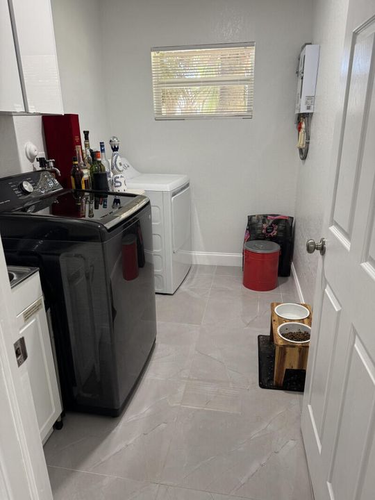 For Sale: $685,000 (4 beds, 3 baths, 1953 Square Feet)