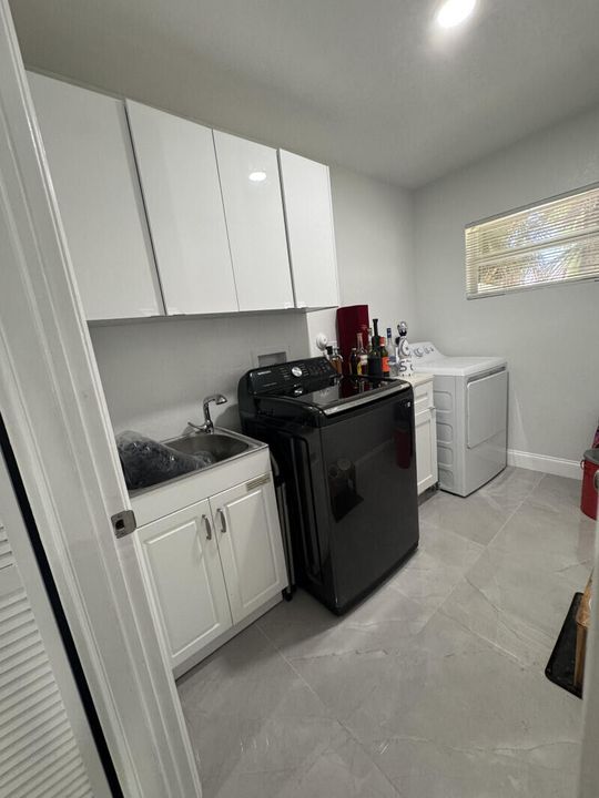 For Sale: $685,000 (4 beds, 3 baths, 1953 Square Feet)