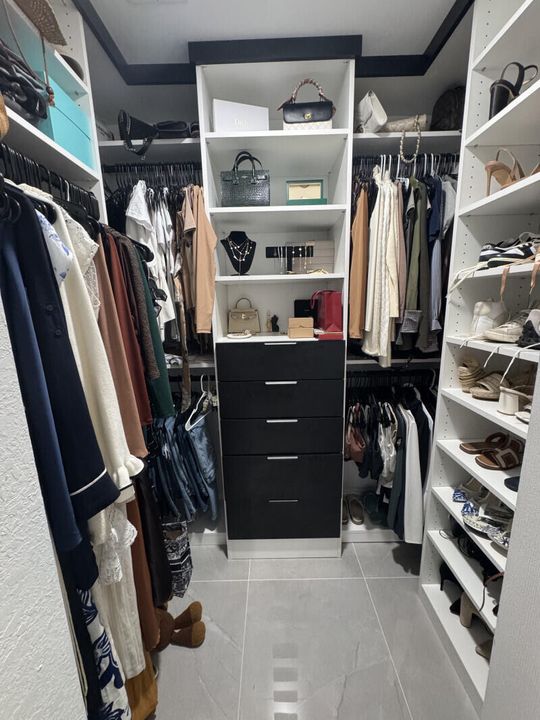 For Sale: $685,000 (4 beds, 3 baths, 1953 Square Feet)