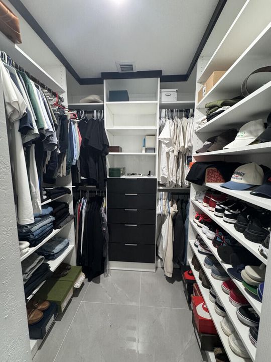 For Sale: $685,000 (4 beds, 3 baths, 1953 Square Feet)