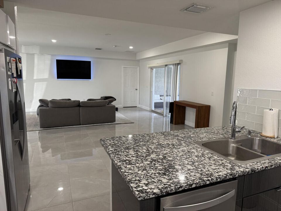 For Sale: $685,000 (4 beds, 3 baths, 1953 Square Feet)