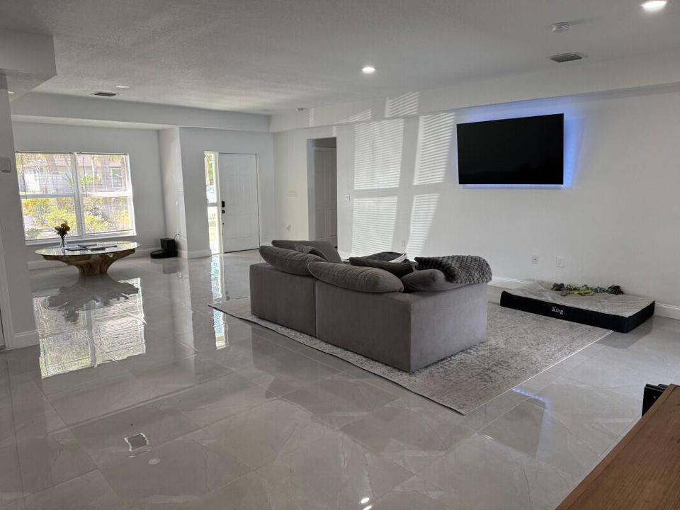 For Sale: $685,000 (4 beds, 3 baths, 1953 Square Feet)