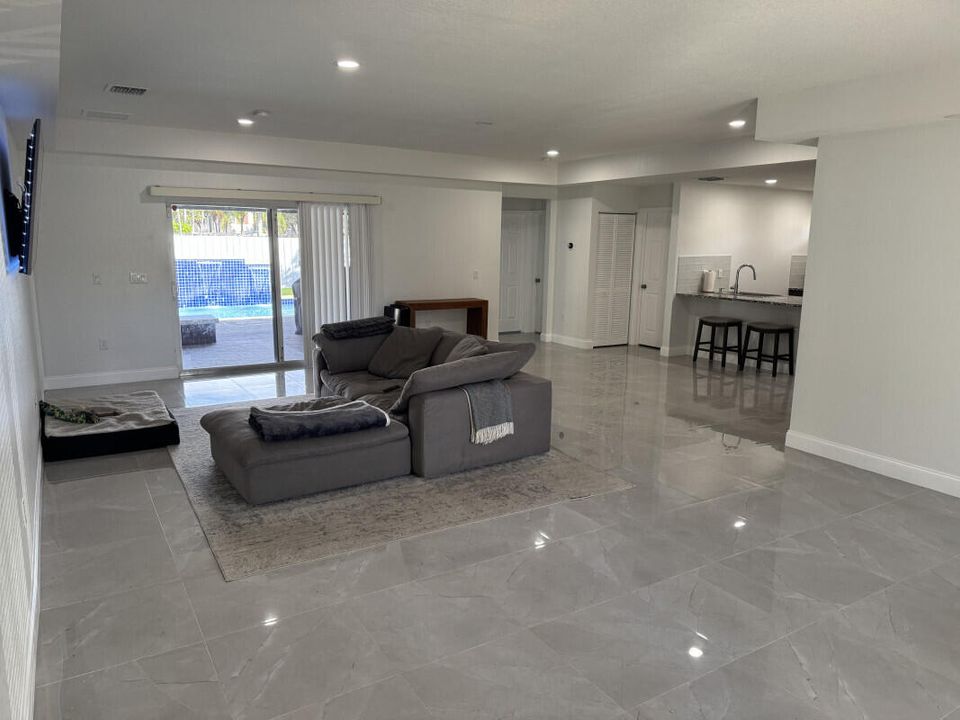 For Sale: $685,000 (4 beds, 3 baths, 1953 Square Feet)