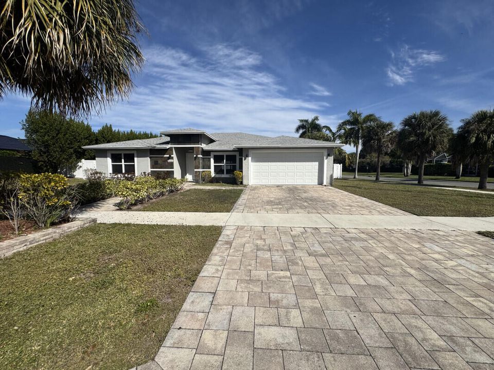 For Sale: $685,000 (4 beds, 3 baths, 1953 Square Feet)