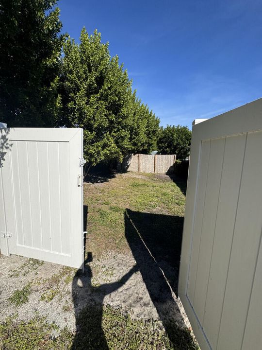 For Sale: $685,000 (4 beds, 3 baths, 1953 Square Feet)