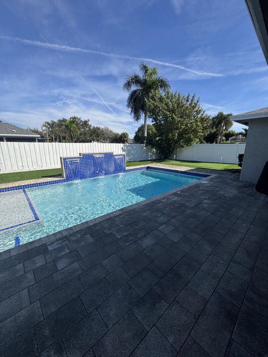 For Sale: $685,000 (4 beds, 3 baths, 1953 Square Feet)