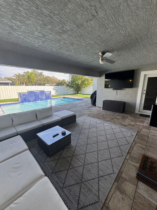 For Sale: $685,000 (4 beds, 3 baths, 1953 Square Feet)