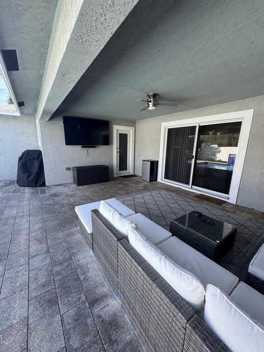 For Sale: $685,000 (4 beds, 3 baths, 1953 Square Feet)