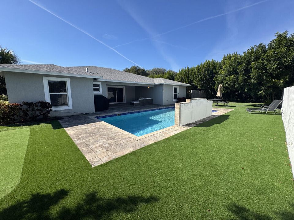 For Sale: $685,000 (4 beds, 3 baths, 1953 Square Feet)