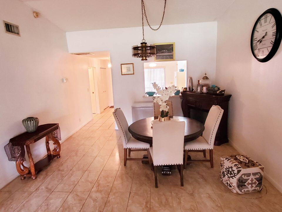 En Venta: $220,000 (2 camas, 2 baños, 1251 Pies cuadrados)