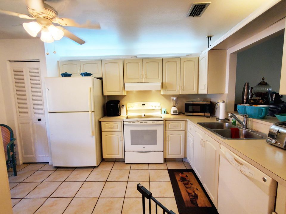 En Venta: $220,000 (2 camas, 2 baños, 1251 Pies cuadrados)