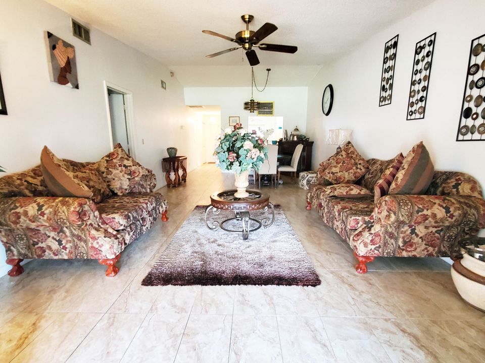 En Venta: $220,000 (2 camas, 2 baños, 1251 Pies cuadrados)