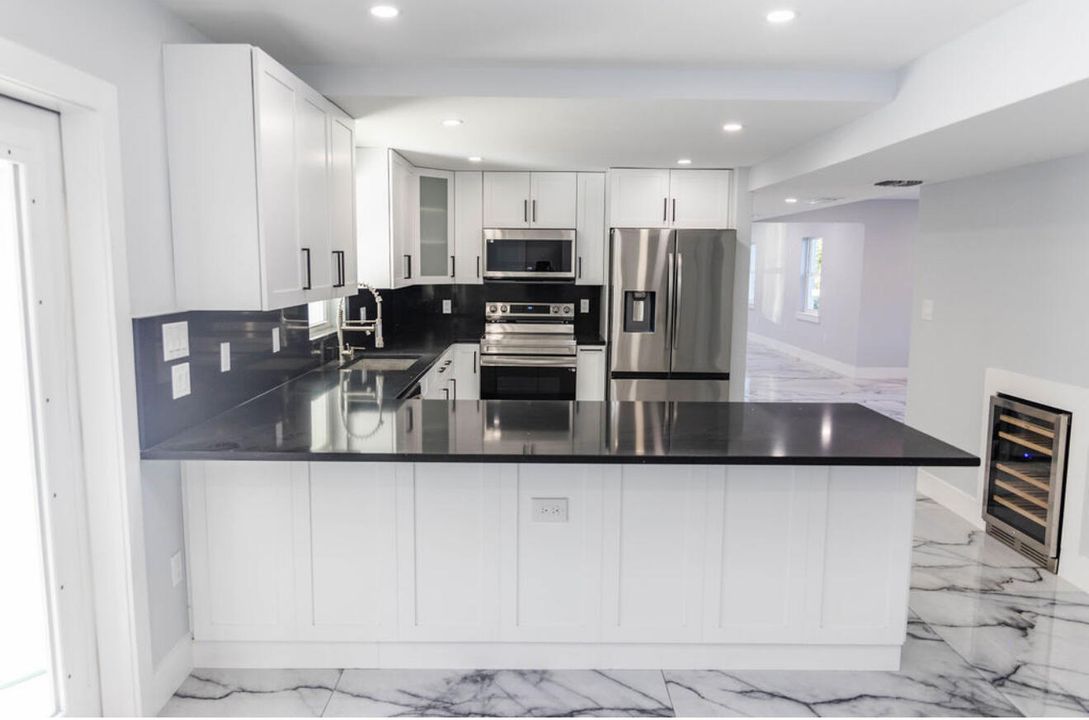 На продажу: $949,000 (6 спален, 4 ванн, 3437 Квадратных фут)