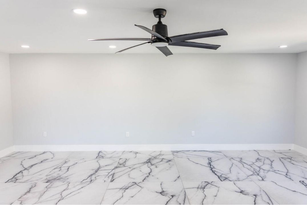 На продажу: $949,000 (6 спален, 4 ванн, 3437 Квадратных фут)