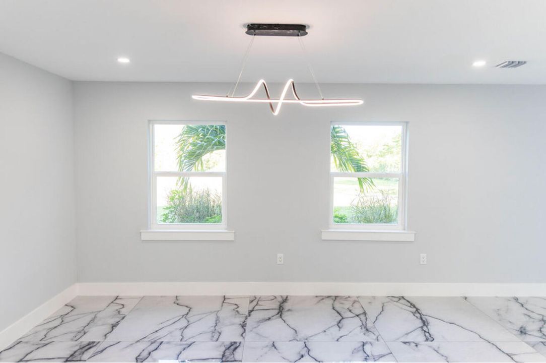 На продажу: $949,000 (6 спален, 4 ванн, 3437 Квадратных фут)