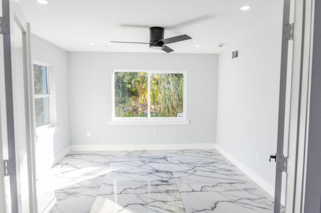 На продажу: $949,000 (6 спален, 4 ванн, 3437 Квадратных фут)