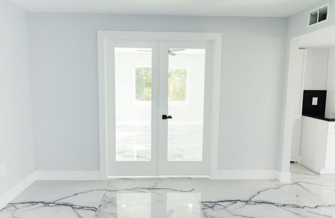 На продажу: $949,000 (6 спален, 4 ванн, 3437 Квадратных фут)