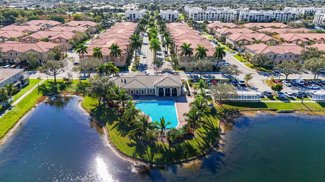 На продажу: $387,000 (3 спален, 2 ванн, 1408 Квадратных фут)