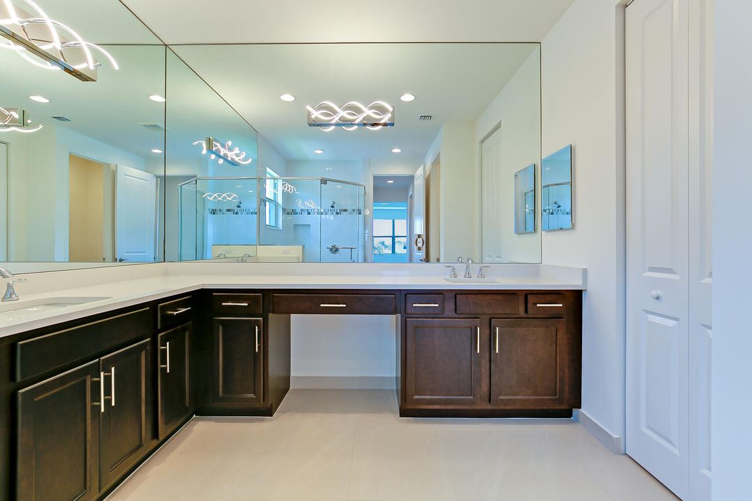 出租: $4,400 (4 贝兹, 3 浴室, 2358 平方英尺)