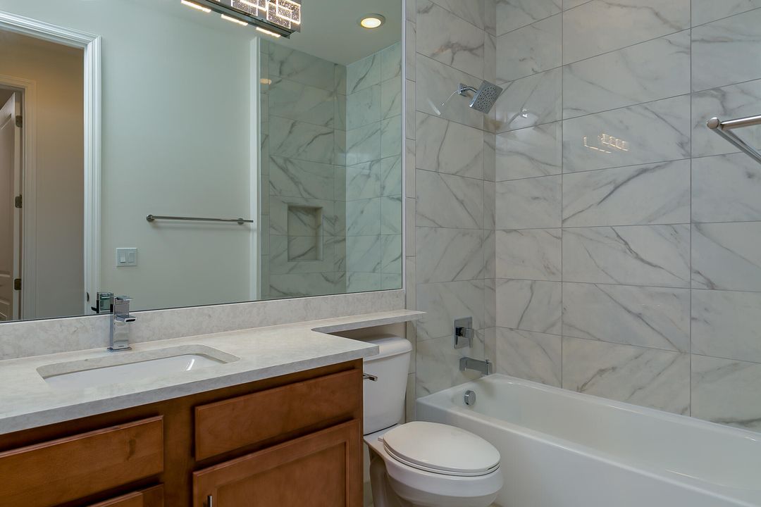 出租: $4,400 (4 贝兹, 3 浴室, 2358 平方英尺)