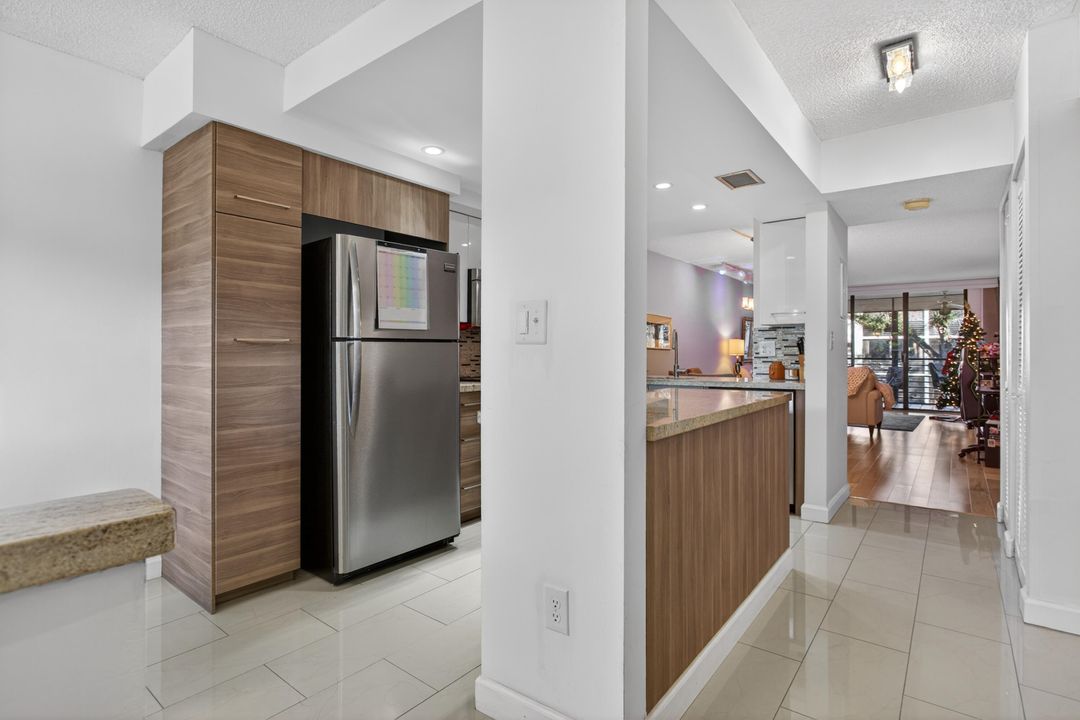 For Sale: $260,000 (2 beds, 2 baths, 1215 Square Feet)