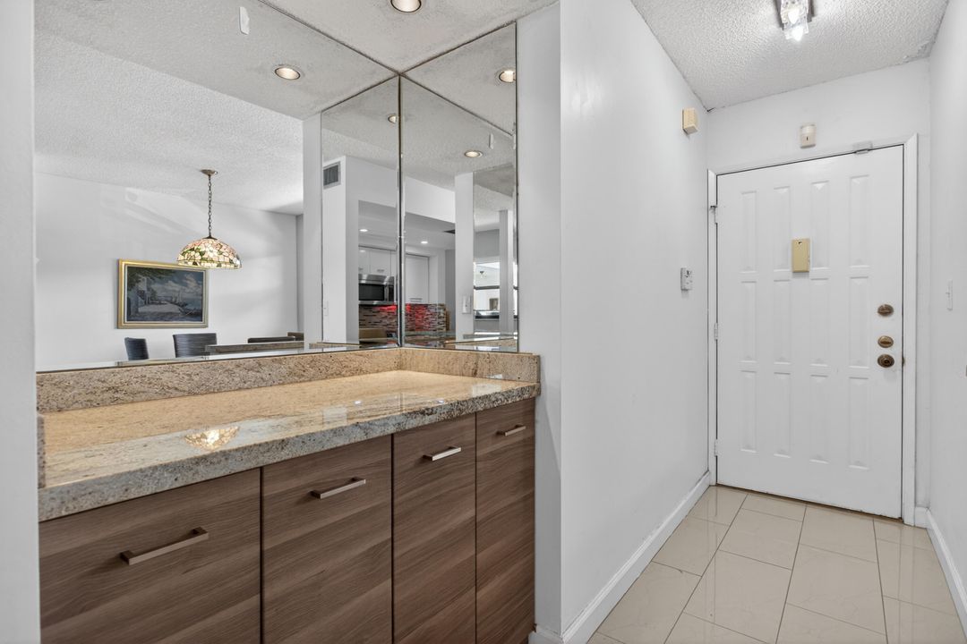 For Sale: $260,000 (2 beds, 2 baths, 1215 Square Feet)