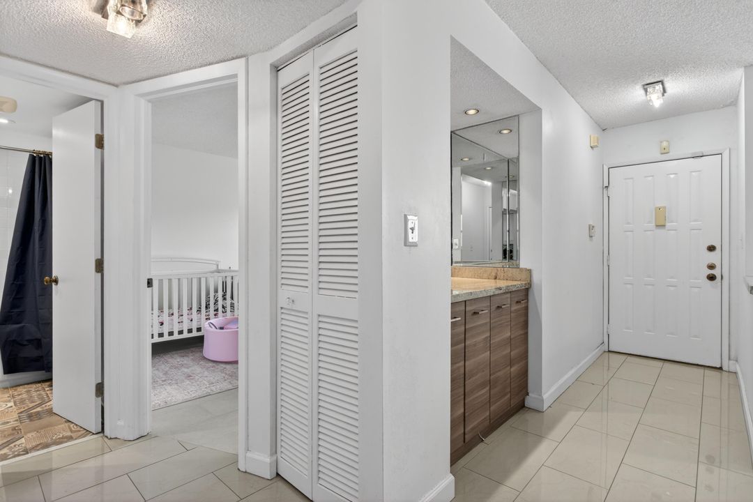 For Sale: $260,000 (2 beds, 2 baths, 1215 Square Feet)