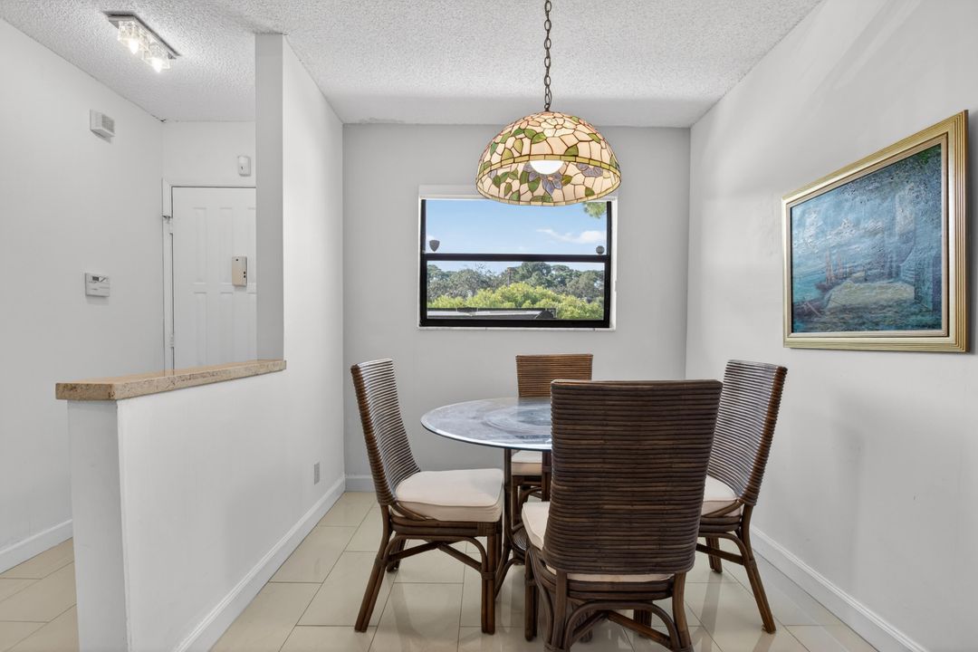 For Sale: $260,000 (2 beds, 2 baths, 1215 Square Feet)