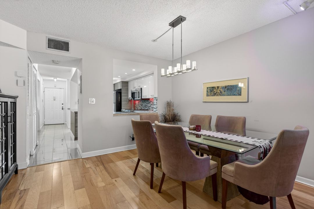 For Sale: $260,000 (2 beds, 2 baths, 1215 Square Feet)