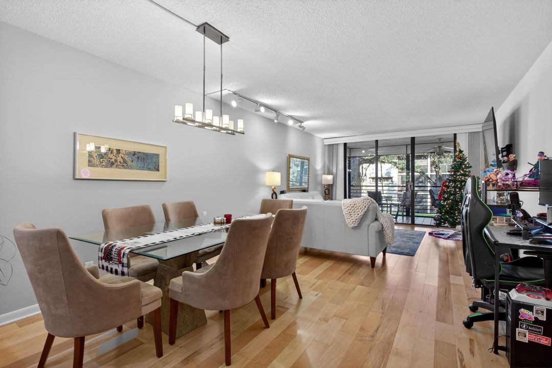 For Sale: $260,000 (2 beds, 2 baths, 1215 Square Feet)