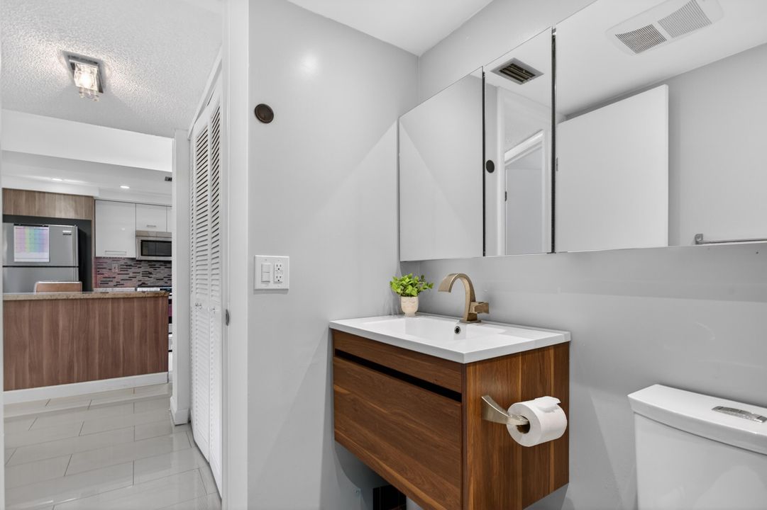 For Sale: $260,000 (2 beds, 2 baths, 1215 Square Feet)