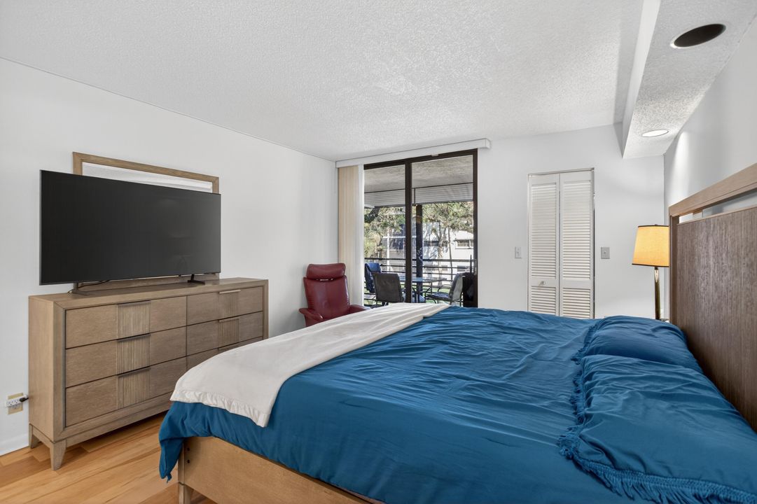 For Sale: $260,000 (2 beds, 2 baths, 1215 Square Feet)