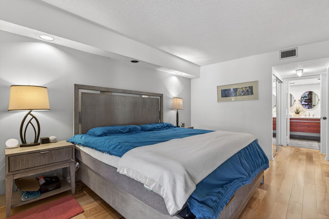 For Sale: $260,000 (2 beds, 2 baths, 1215 Square Feet)