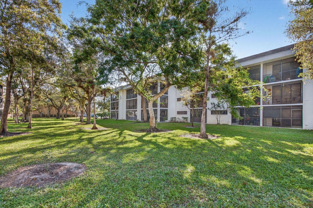 For Sale: $260,000 (2 beds, 2 baths, 1215 Square Feet)